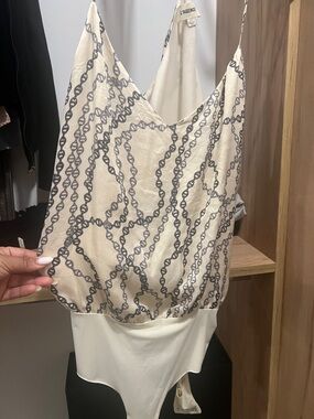 L'AGENCE Cream & Black Chain-Print Silk Cami Bodysuit